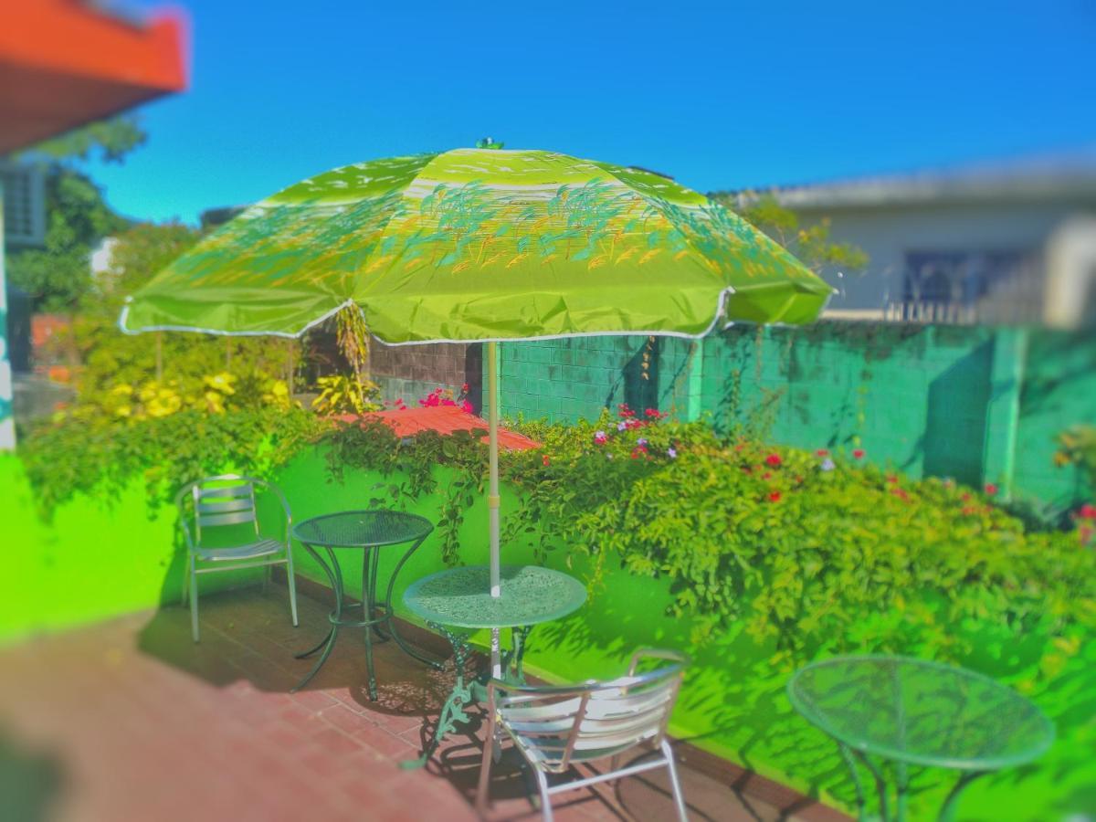 Hotel Oasis San Salvador Bagian luar foto