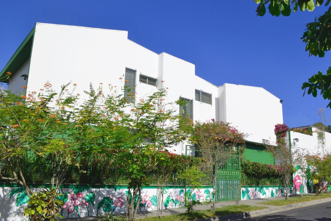 Hotel Oasis San Salvador Bagian luar foto