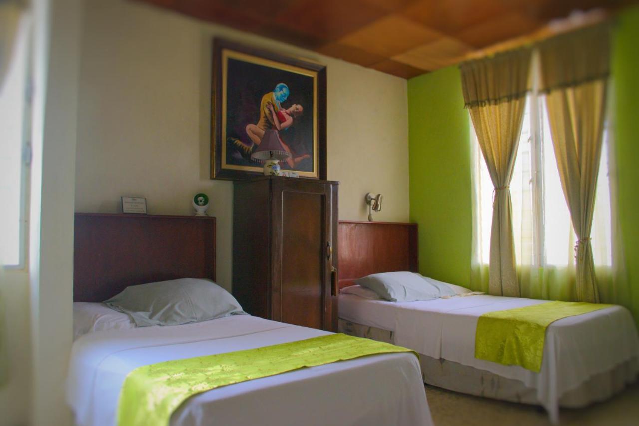 Hotel Oasis San Salvador Bagian luar foto