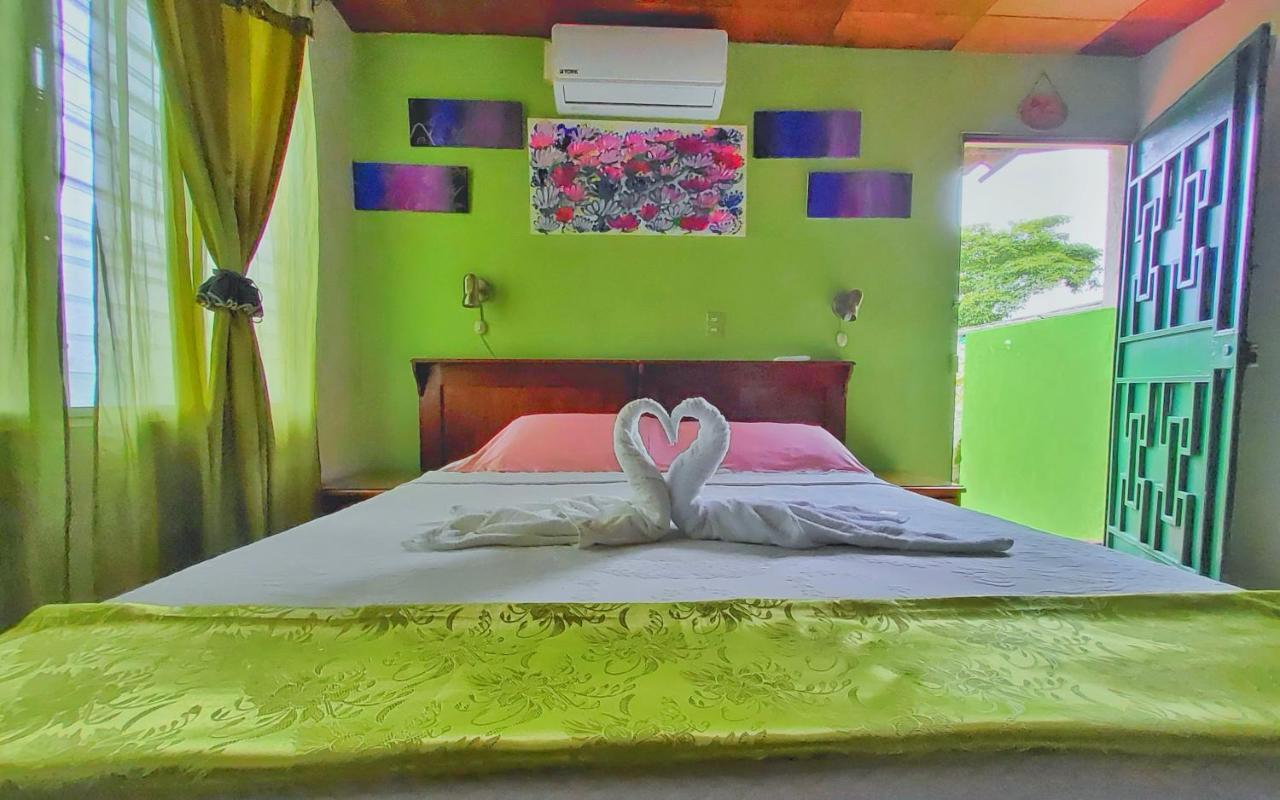 Hotel Oasis San Salvador Bagian luar foto
