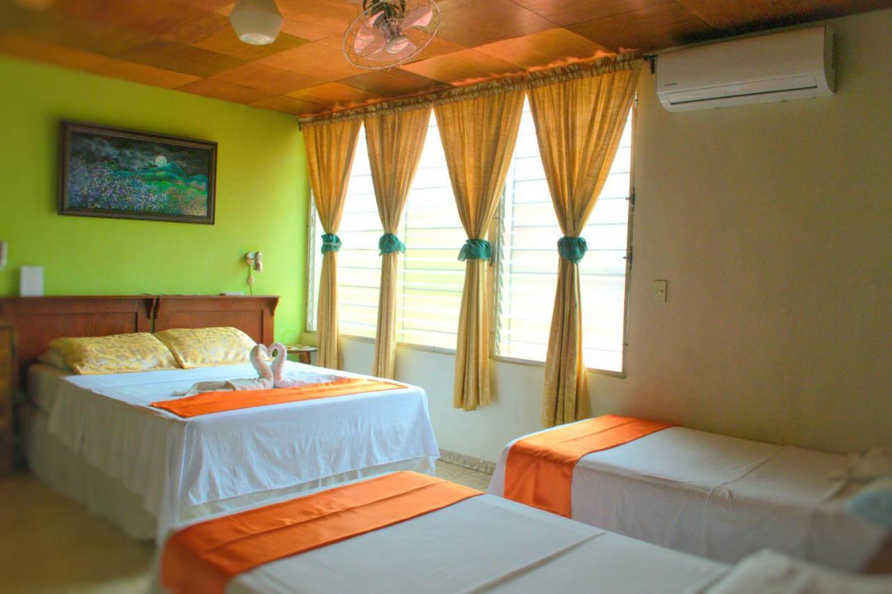 Hotel Oasis San Salvador Bagian luar foto