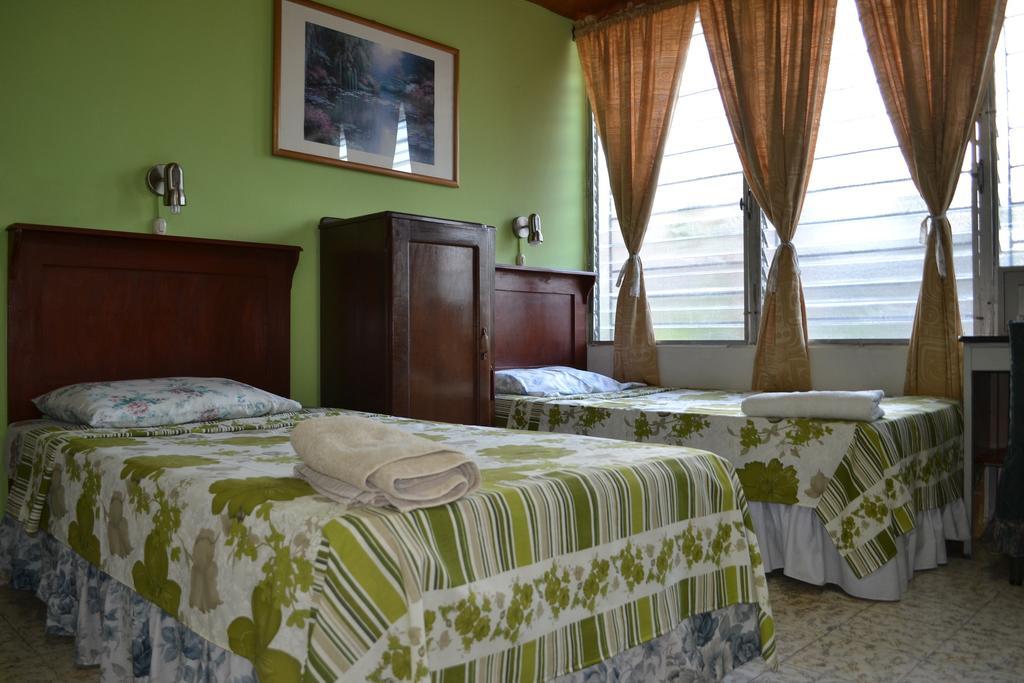 Hotel Oasis San Salvador Ruang foto