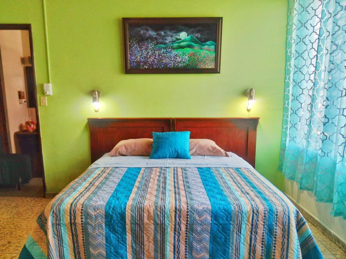 Hotel Oasis San Salvador Bagian luar foto